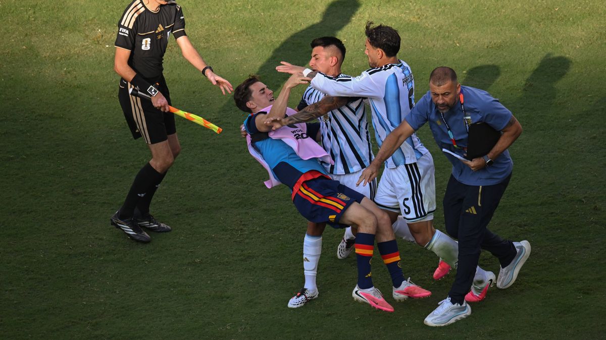 Argentina World Cup Final red card rescinded, face potential FIFA disciplinary action - Yahoo Sports